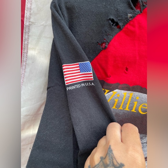 Willie Nelson Distressed Tee - Picture 2 of 4